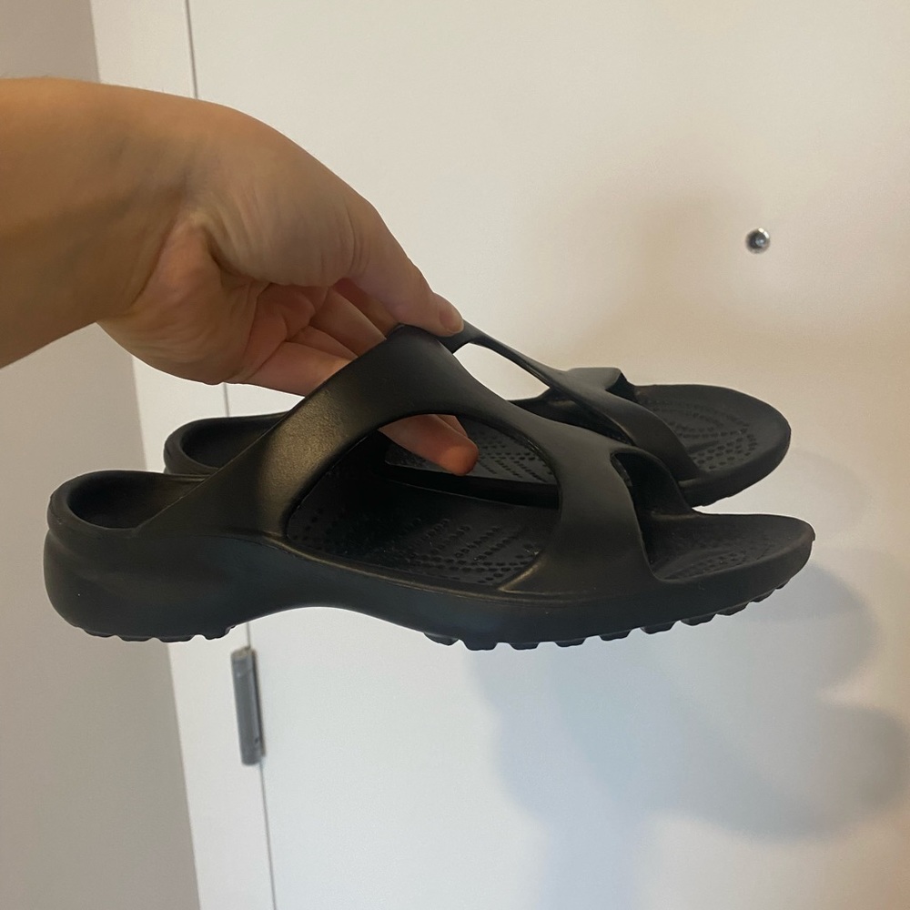 Rubber sandals worn once